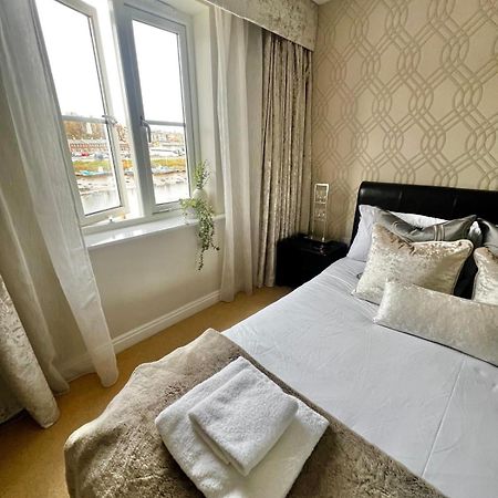 Majestic, Modern & Spacious Harbour-View Apartment With Parking Whitby Exteriér fotografie