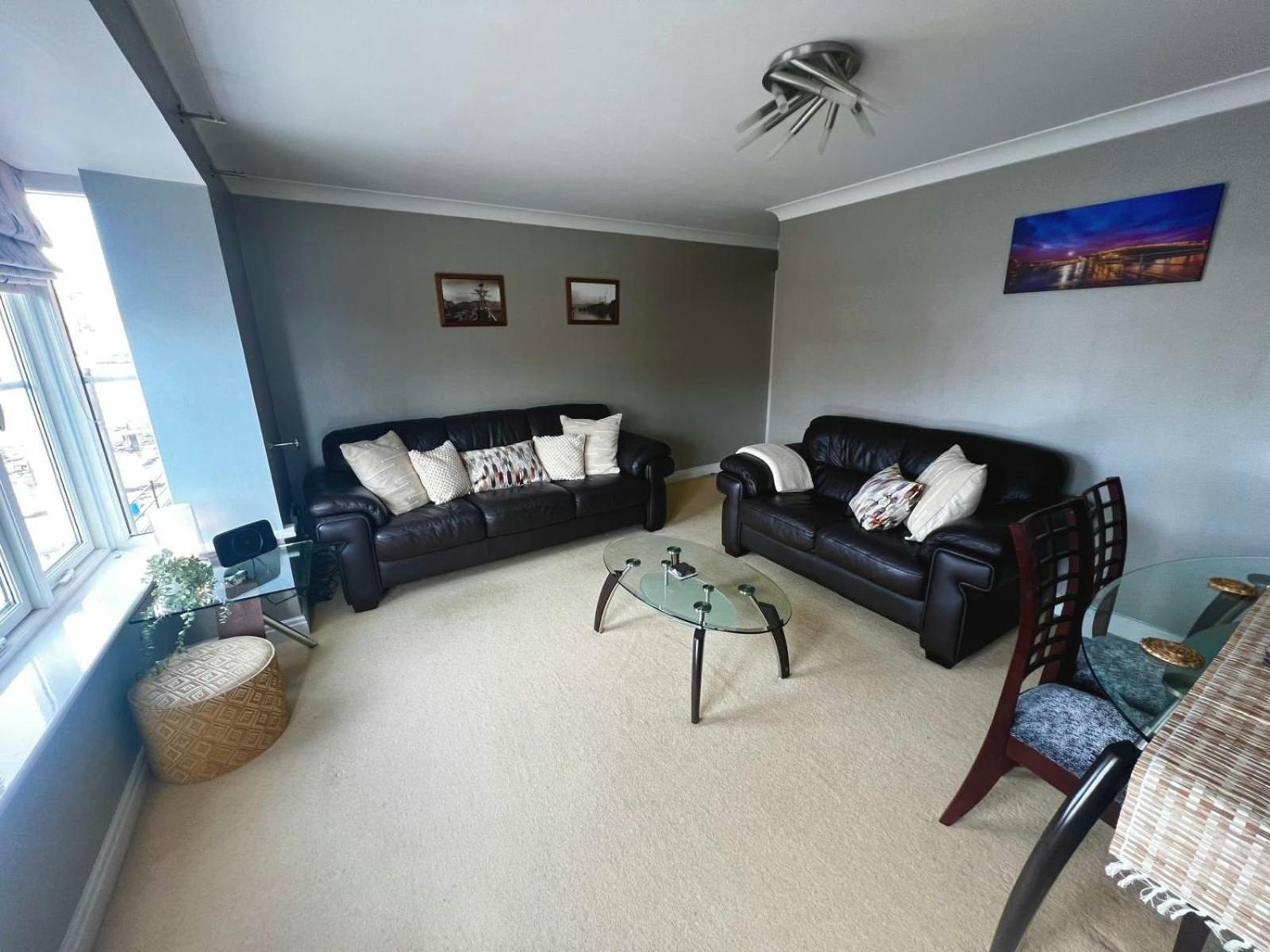 Majestic, Modern & Spacious Harbour-View Apartment With Parking Whitby Exteriér fotografie