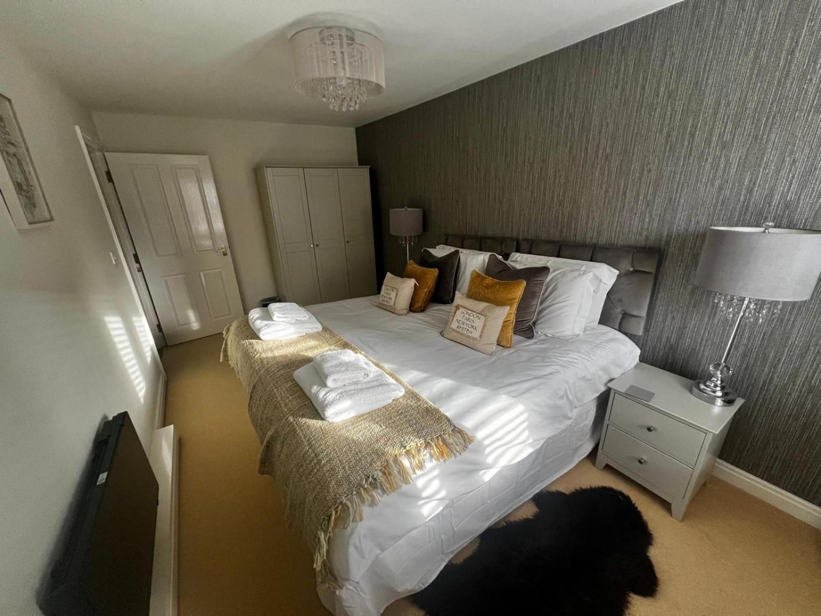Majestic, Modern & Spacious Harbour-View Apartment With Parking Whitby Exteriér fotografie