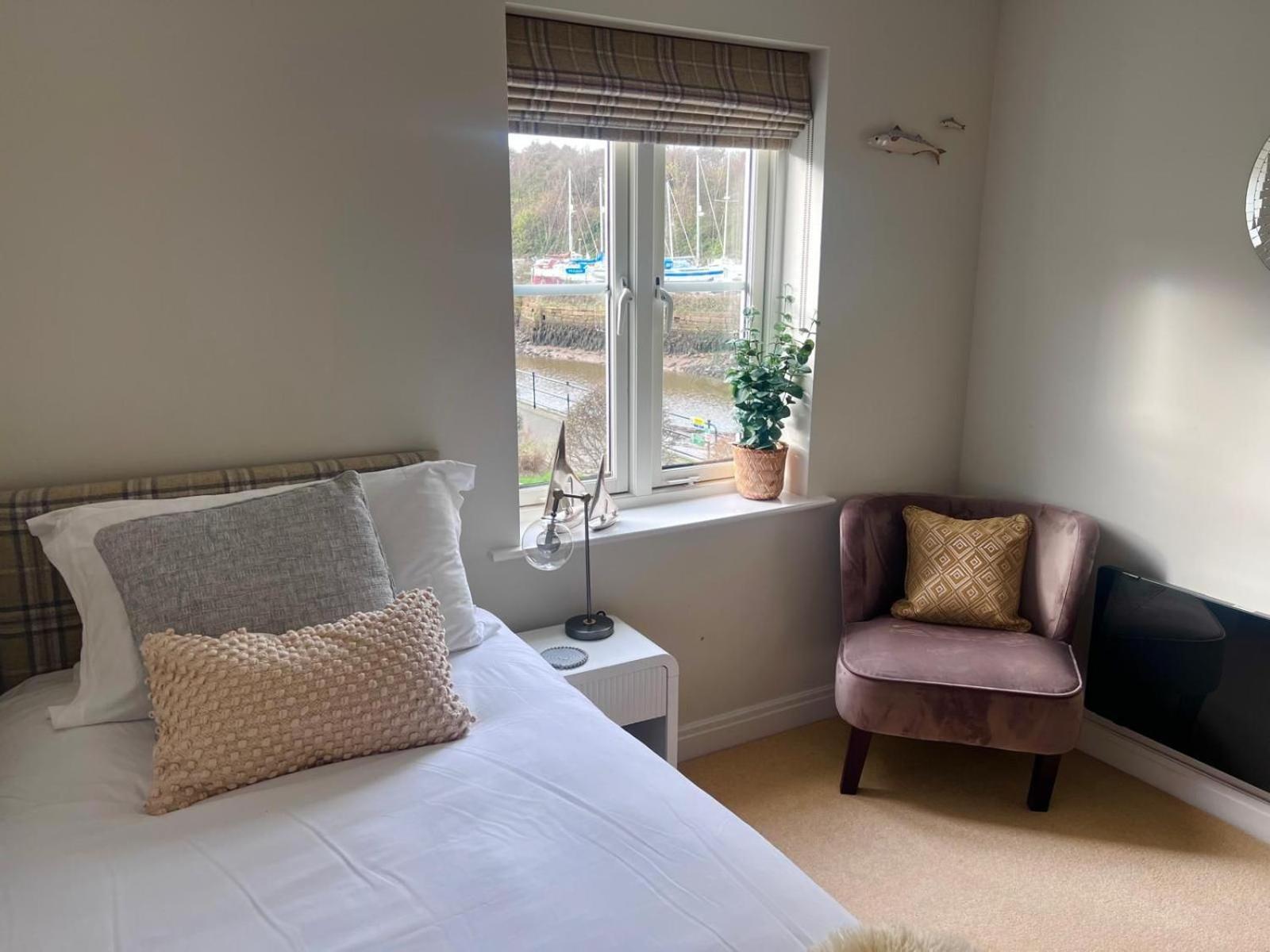 Majestic, Modern & Spacious Harbour-View Apartment With Parking Whitby Exteriér fotografie