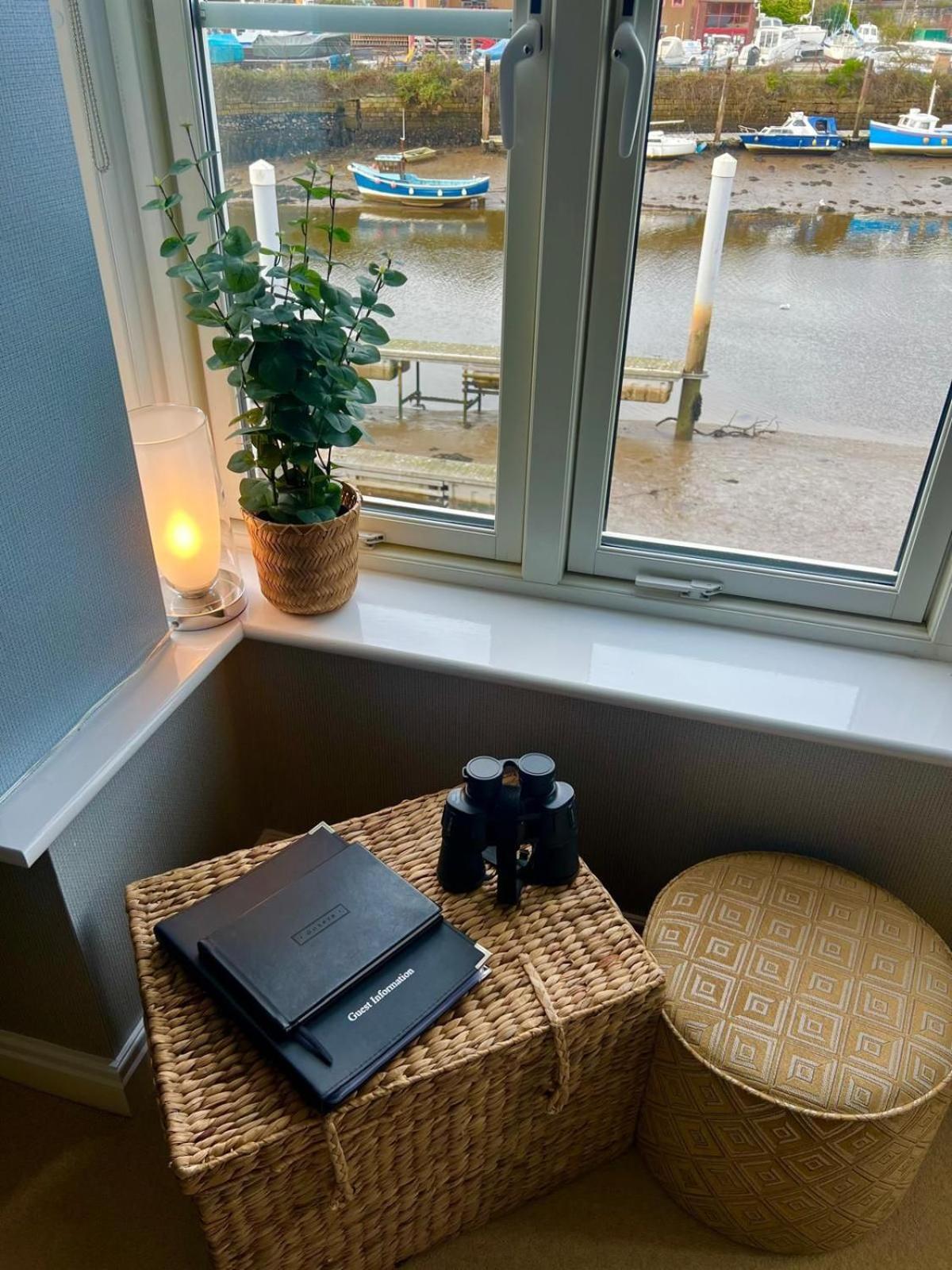 Majestic, Modern & Spacious Harbour-View Apartment With Parking Whitby Exteriér fotografie